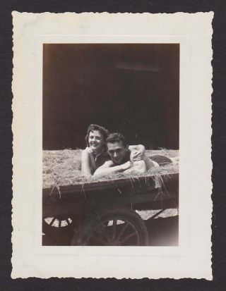 Romantic Happy Couple Laying In Farm Hay Wagon Old/vintage Photo Snapshot - W31