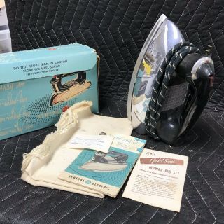 Vintage General Electric Steam And Dry Iron 1954 Model F 50 W/box