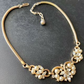 Signed Crown Trifari Vintage Pearl Marquise Rhinestone Flower Necklace 539