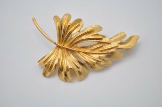 Vintage Monet Leaf Brooch Pin Pendant Gold - Tone Costume Jewelry Designer