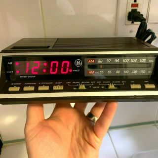 Vintage Ge Alarm Clock Am Fm Radio Model 7 - 4616a Two Wake Times Wood Grain