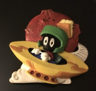 Marvin The Martian Looney Tunes Vintage Magnet In Saucer Flying Past Asteriod
