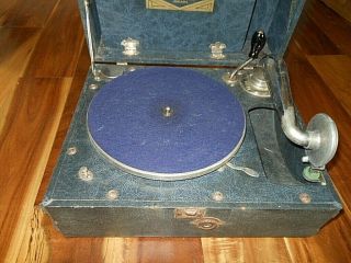 Vintage Wind Up Portable Record Player For 78 Rpm Records - 1920 