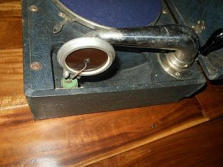 Vintage Wind Up Portable Record Player for 78 RPM Records - 1920 ' s 3