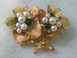 J7 Vintage Capri Gold Tone Flower With Faux Pearl & Jade Brooch Pin