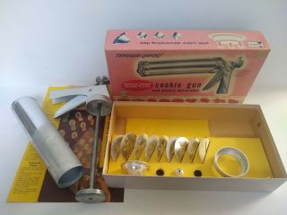 Vintage Wear - Ever Cookie Gun And Pastry Decorator 3365 With Recipes