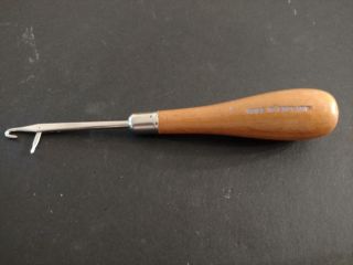 Vintage Rug Hooking Latch Hook Tool Made In England Wood Handle 6 Inch