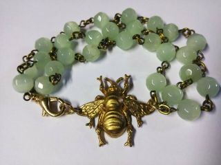 Vintage Gold Tone Bumble Bee And Jade Green Color Bead Bracelet 7 1/2 " Long