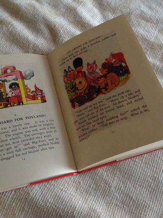 Vintage Noddy Books X 2.  Book 1 Noddy Goes To Toyland Bk 6 Noddy Goes To School 3