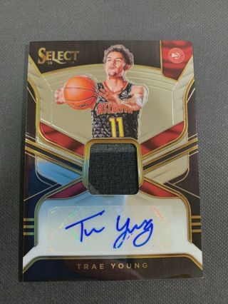 2018 - 19 Panini Select Trae Young Rc Rookie Jersey Auto /199 Hawks
