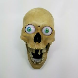 Gemmy Halloween Animated Talking Light Up Eyes Skeleton Skull Head Sensor Vtg