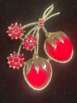 Costume Jewelry Sarah Coventry Vintage Gold Tone Red Strawberry Brooch / Pin