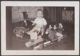 A192 - Baby With Pull Toys Train Donald Duck - Old/vintage Photo Snapshot
