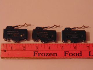 Vintage 3 Micro Electrical Switches (micro Switch Corp.  Freeport Il)