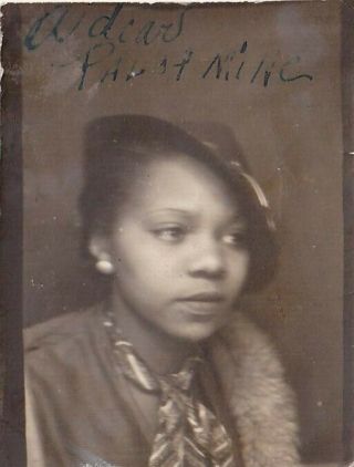 Vintage Photo Booth - Gorgeous Sultry African - American Woman,  Hat,  Fur