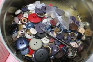 Buttons Vintage Tin Full of Buttons Old Sewing Stuff Thread Needles Hooks & Misc 3