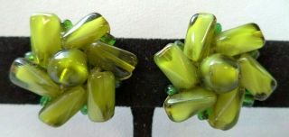 Stunning Vintage Estate Glass Beaded Flower 3/4 " Clip Earrings 2620u