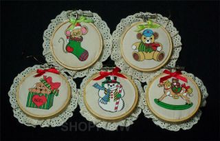 Set Of 5 Vintage Hand - Crafted Embroidery Hoop Christmas Ornaments