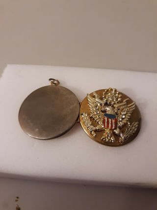 Vtg WWII WW2 US ARMY Military Sweetheart Round Goldtone Locket Pendant Jewelry 3
