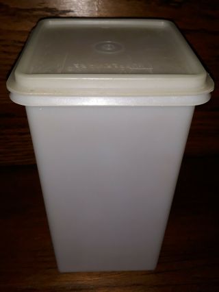 Vintage Tupperware 9 X 5 X 5 Inch Cracker Keeper Container 1314 With Lid