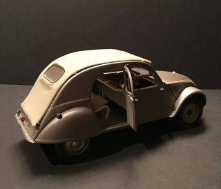 Franklin Die - Cast Car - 1951 Citroen 1:24 Scale