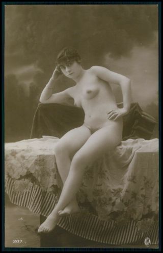 Aa26 French Nude Woman Vintage C1910 - 1920s Real Photo Postcard Rppc