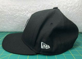 Boston Bruins Men ' s Era 59Fifty NHL Black w/ White Logo Baseball Hat Size 7 2