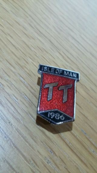 Rare Vintage 1986 Isle Of Man Tt Manx Races Enamel Badge