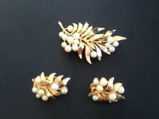 Vintage Trifari Gold Tone Flower Leaf Pearl Bead Large Pin Brooch Earrings Set