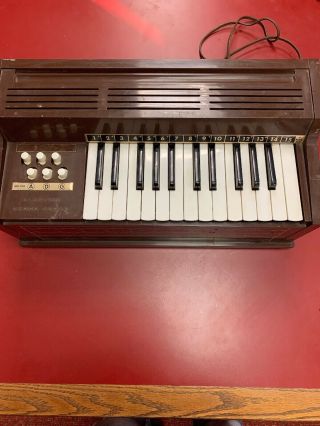 Vintage Magnus Model 302 Electric Chord Organ 25 Key Tabletop