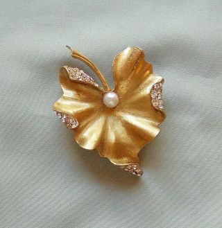 Vintage Signed Art Clear Crystal Rhinestone & Pearl Large Leaf Gold Tone Pin