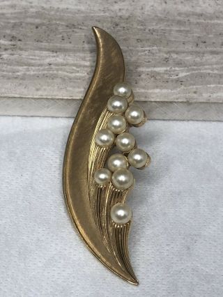 Vintage Signed Crown Trifari Stylized Leaf Brooch Gold Tone With Faux Pearls