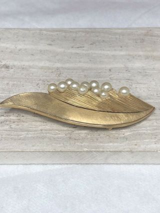 vintage signed crown trifari stylized leaf brooch gold tone with faux pearls 2