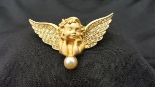 Swarovski Authentic/vintage Leaning Angel Cherub With Wings Brooch Pin - Retired