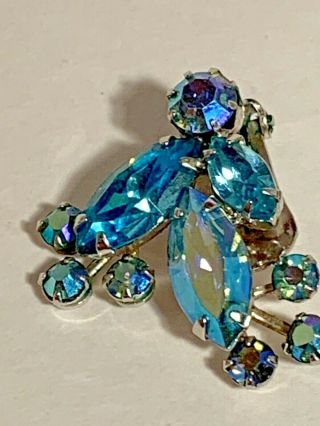 Vintage Weiss Aqua Blue Green Glass Prong Set Rhinestone Earrings Clip On