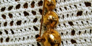 Vintage Sarah Coventry Pink Rhinestone Pin Gold Tone Tassel Chain Brooch 3