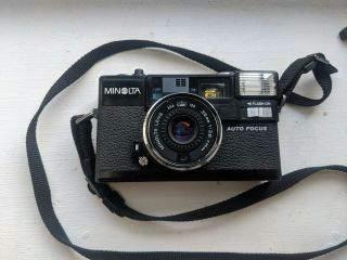 Vtg Minolta Hi - Matic Af2 35mm Point Shoot Camera With Leather Case