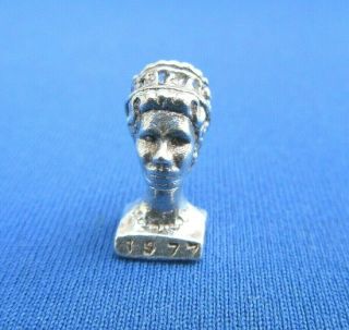 Vintage 925 Sterling Silver Charm The Queens Head / Bust 1977 Jubilee