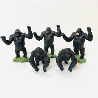 5 Vintage Gorillas Painted Plastic Britains Ltd Toy Wild Zoo Animal Miniature