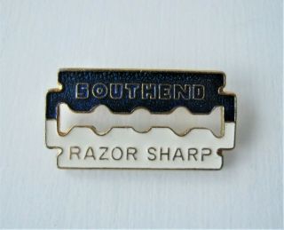 Vintage Southend United Fc Football Club Metal & Enamel Razor Sharp Pin Badge