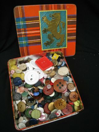 Vintage Buttons Arnott 