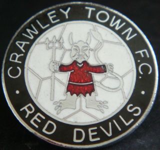Crawley Town Fc Vintage Club Crest Type Badge Brooch Pin In Chrome 25mm Dia