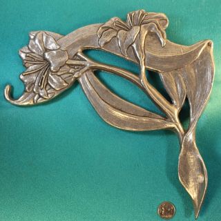 Figural Lily Flower Leaf 8.  5 " Double Hook Plant Hanger Silver Aluminum Vintage