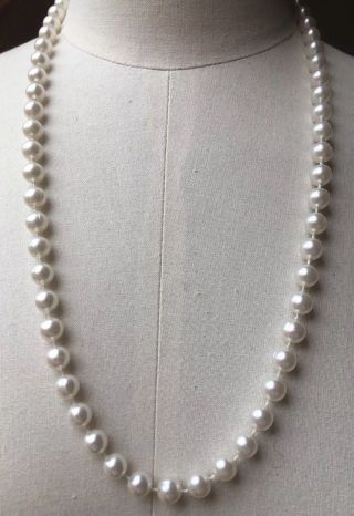 Lovely Mid Length White Faux Pearl Bead Necklace/Vintage Look/Retro/Classic 2