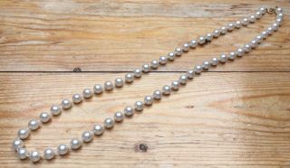 Lovely Mid Length White Faux Pearl Bead Necklace/Vintage Look/Retro/Classic 3