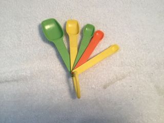 5 Vintage Tupperware Measuring Spoons Harvest Multi - Color,  & Ring