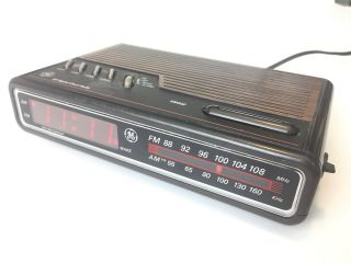 Vintage Ge 7 - 4612b General Electric Digital Alarm Clock Radio