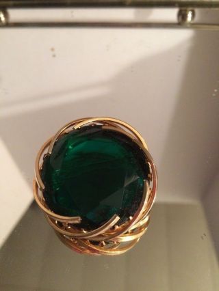 Vintage Large Emerald Green Glass Stone With Gold Tone Setting Brooch Pin