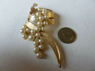 Vintage Trifari Gold Tone Swirl With Faux Pearl Brooch