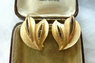 Vintage Jewellery Signed Trifari Brushed Gold Tone Leaf Earrings Clip On